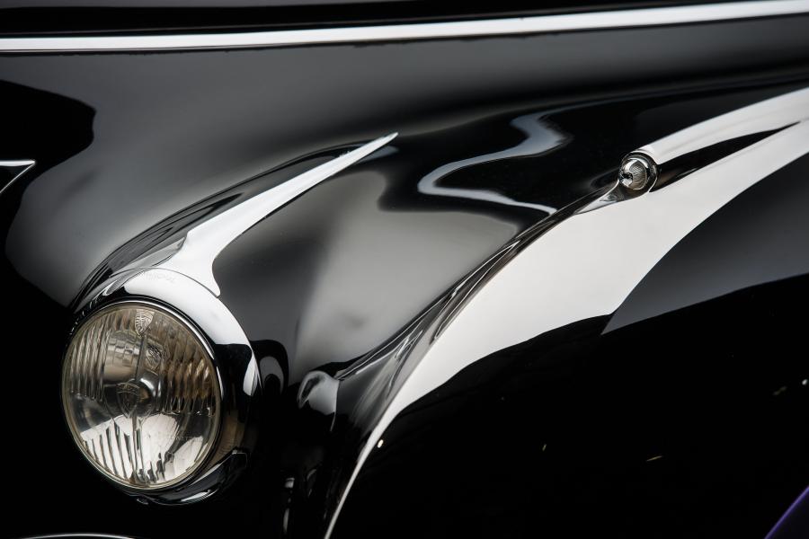 Детали экстерьера Cadillac Series 62 Custom Cabriolet by Saoutchik 1948 года  (фото 24 из 32)
